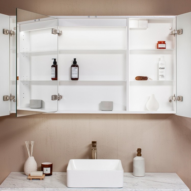 KAME SOFTLIT Vannas istabas spoguļskapītis ar SHADOW-FREE apgaismojumu 121x70 cm, MCDMSH/120-70/MR