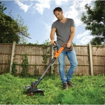 Trimmeris BLACK+DECKER 18 V akumulatora ar auklu, 28 cm pļaušanas platums, 1 x 4,0 Ah akumulators, lādētājs STC1840PC-QW