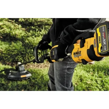 Trimmeris DeWALT 54 V akumulatora motora bloks, 1 x 9,0 Ah FLEXVOLT akumulators, DCMAS5713X1 lādētājs