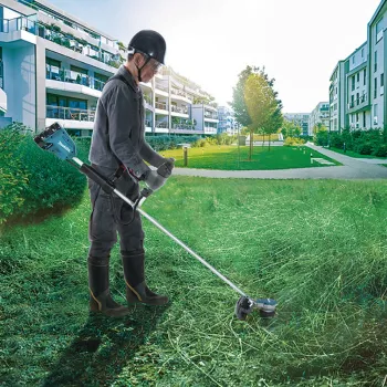 Trimmeris Makita 18 V akumulatora krūmgriezis, 35 cm pļaušanas platums, bez akumulatora un lādētāja DUR368AZ