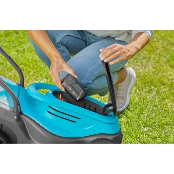 Zāles pļāvējs Gardena 18 V PowerMax 30/18V P4A, pļaušanas platums 30 cm, 1 x 4,0 Ah akumulators, lādētājs 14630-20