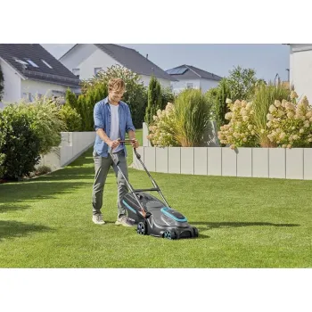 Zāles pļāvējs Gardena 18 V PowerMax 37/36V P4A, pļaušanas platums 37 cm, 2 x 4,0 Ah akumulatori, lādētājs 14638-20