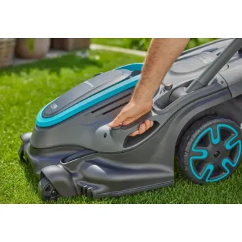 Zāles pļāvējs Gardena 18 V  PowerMax Duo 46/36V, pļaušanas platums 46 cm, 2 x P4A PBA 2,5 Ah akumulatori, lādētājs 14646-65