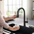 Vitruves maisītājs Hansgrohe Aqittura M91 ar izvelkamu galvu, SodaSystem, sBox, matēti melns 76836670