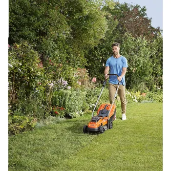 Zāles pļāvējs BLACK+DECKER 18 V akumulatora zāles pļāvējs, 33 cm pļaušanas platums, 2 x 2,5 Ah  akumulatori, lādētājs BCMW3318L2-QW