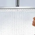 Dušas galva Hansgrohe Raindance E 300 1jet, ar turētāju no griestiem, hroms