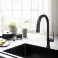 Hansgrohe  Virtuves Jaucējkrāns Aqittura M91 ar filtrēšanas sistēmu 210, ar izvelkamu izteku + sBox,76800670