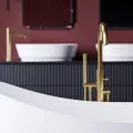 Brīvi stāvošs vannas maisītājs Omnires Y pulēts zelts Y1233GLB